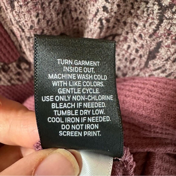 Torrid The Vinyl Icons Def Leppard Light Purple Pink Waffle Knit Long Sleeve Tee - Picture 6 of 9